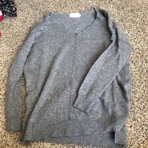 Women’s Vneck sweater
